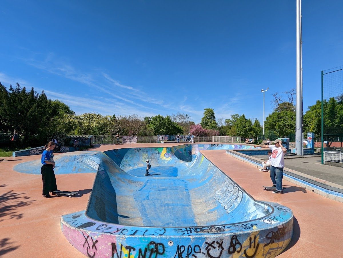 Skatepark Bowl de La Muette — rollerblading spot in Paris, France