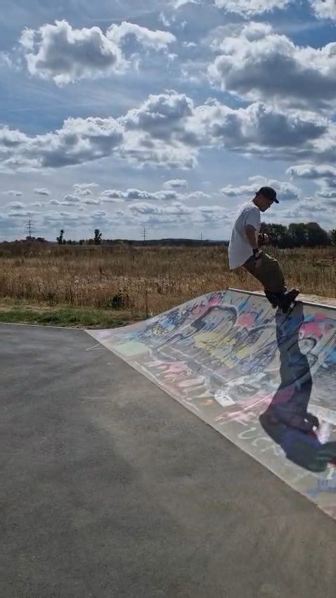 Finally, I could make frontside-stall to fakie also in Friedrichsdorf park. Danke, Jens und Sascha😭🙏🏻

