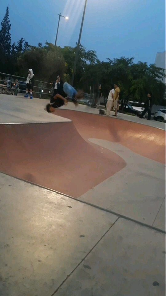 My first backflip and grab
#skatepark #session #spot #trick 