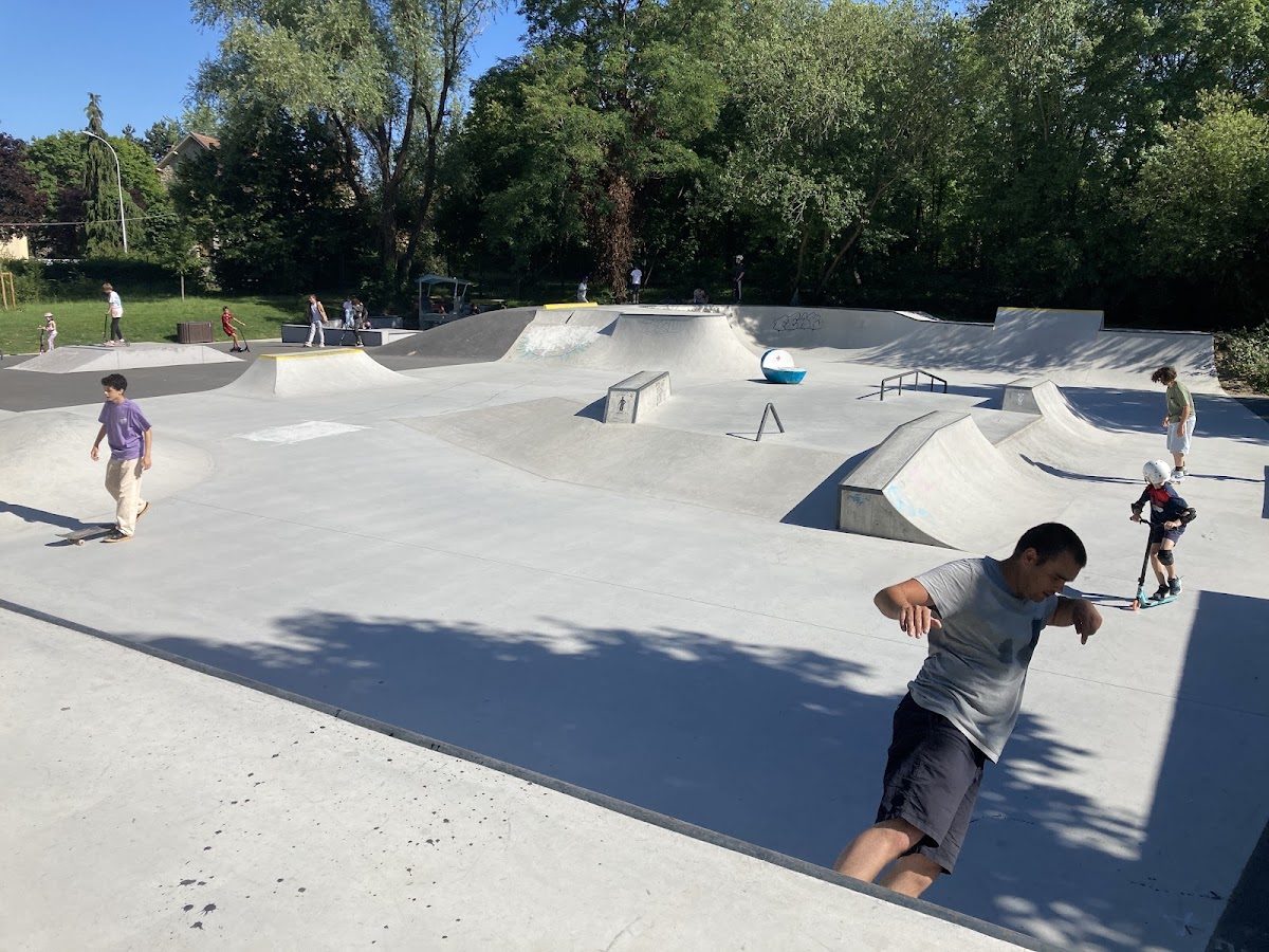 Skate Park Saint Germain-en Laye — rollerblading spot in Saint-Germain-en-Laye, France