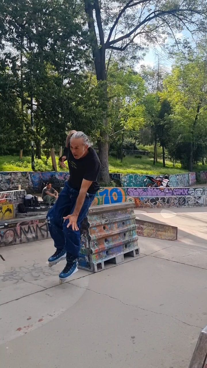 Mizou en el jersey de Skatepark Parque Lira #trick #skatepark 