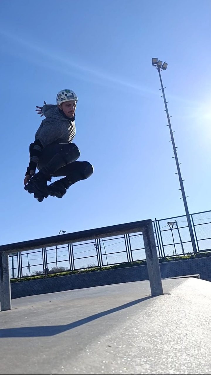 Pasada rápida grab en el sanfran, back en el copin y Mizu a la baranda #trick #session #friends #spot 
