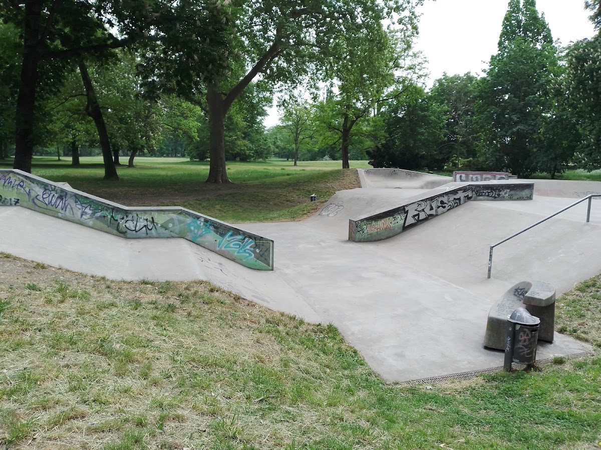 Skatepark Rotehorn — rollerblading spot in Magdeburg, Germany