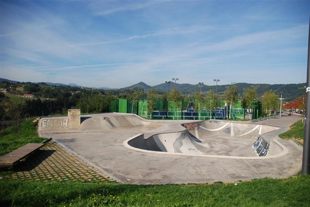Skatepark de Aiete (bowl) — San Sebastián, Spain