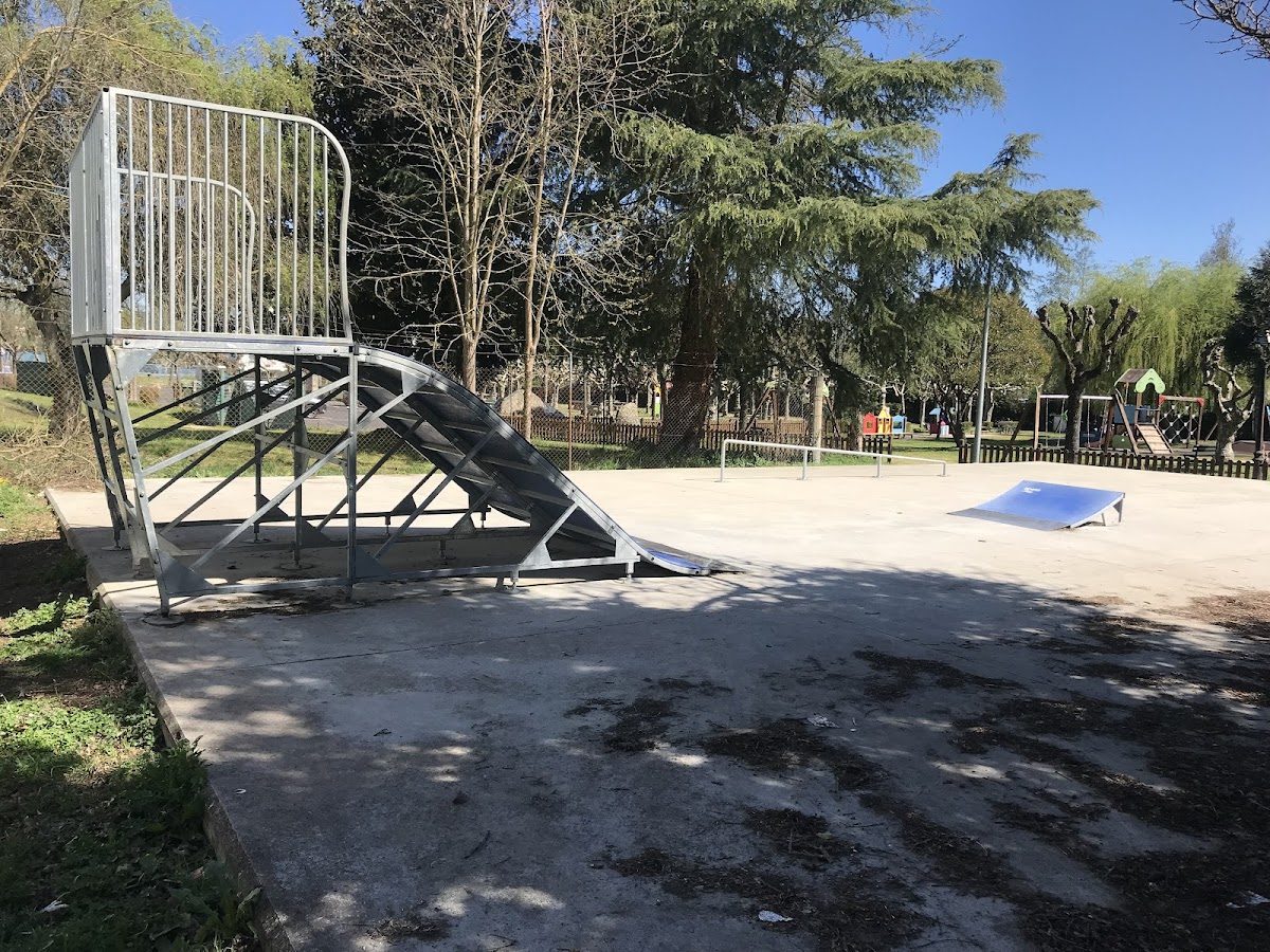 Skatepark ( antiguo Bowl de Sarria) — rollerblading spot in Sarria, Spain