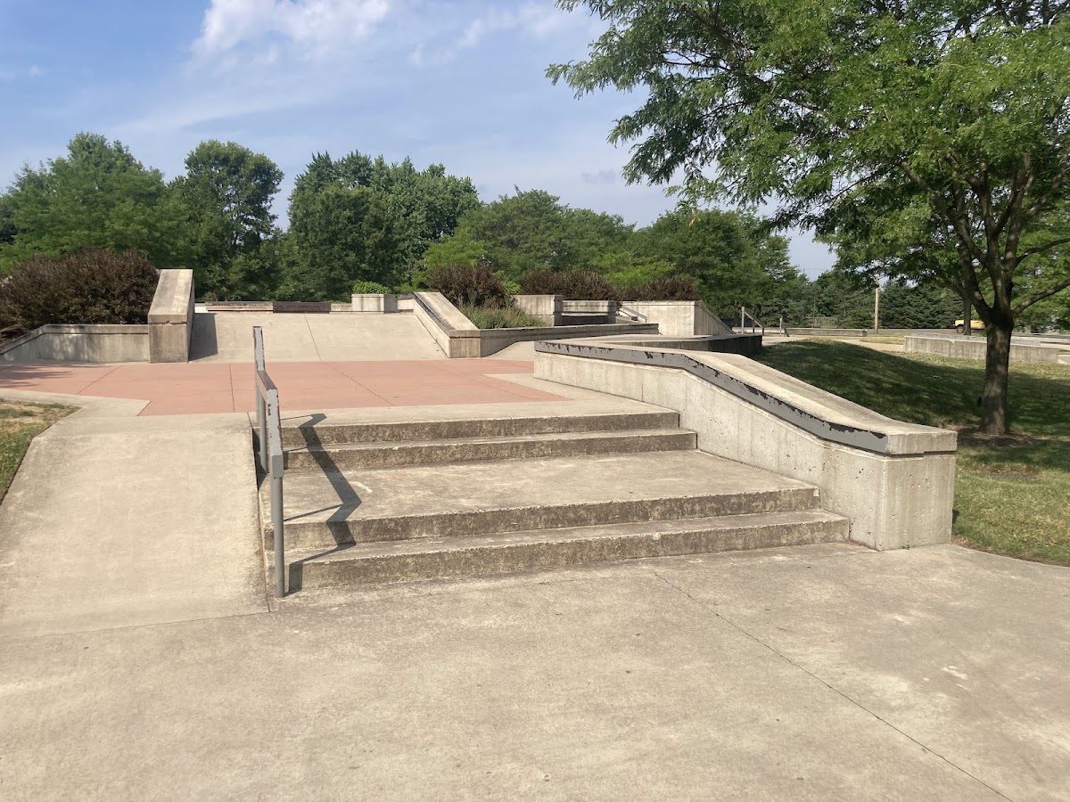 Rob Dyrdek/DC Shoes Skate Plaza — rollerblading spot in Kettering, USA