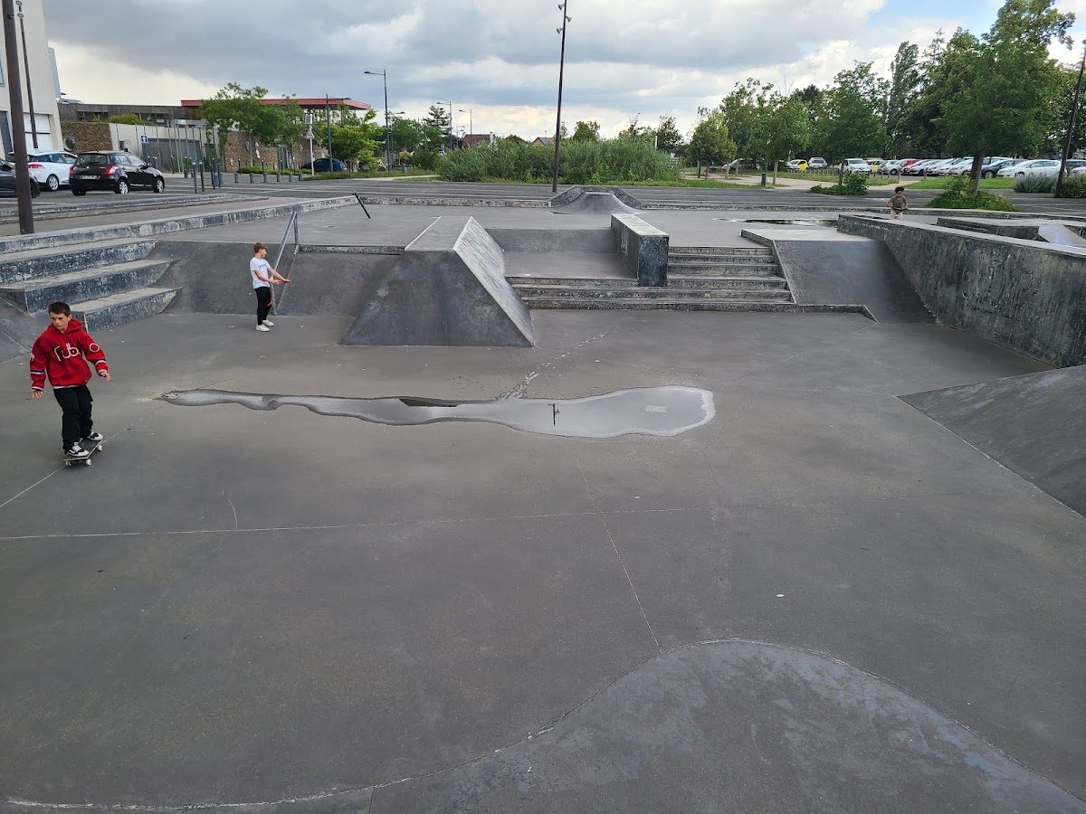 Skatepark de chartres — rollerblading spot in Chartres, France