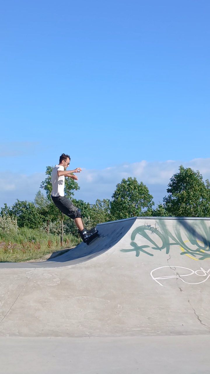 Frontside #spot #skatepark #trick #session #city #friends 