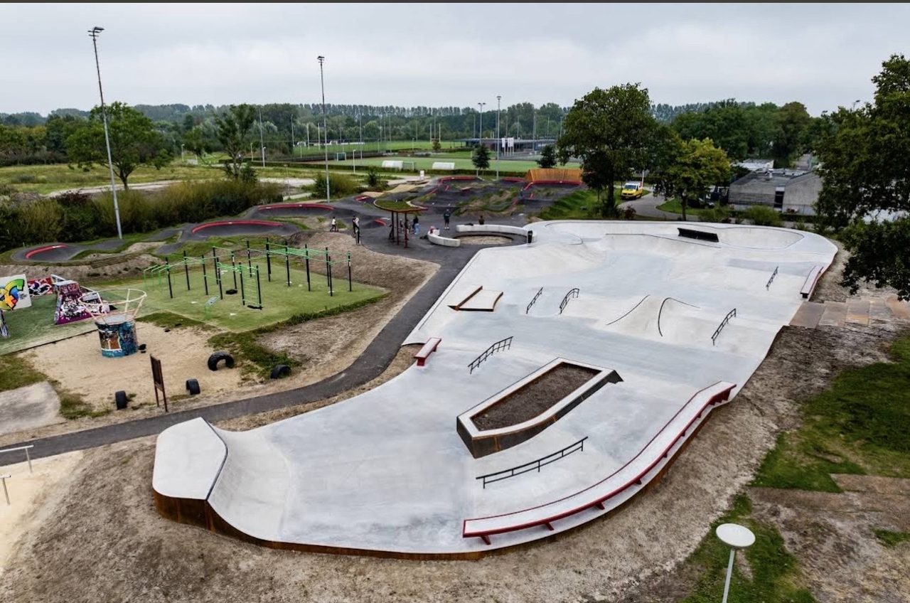 Skatepark Urban Sportpark Goes by Nine Yards Skateparks — rollerblading spot in Wilhelminadorp, Nederland