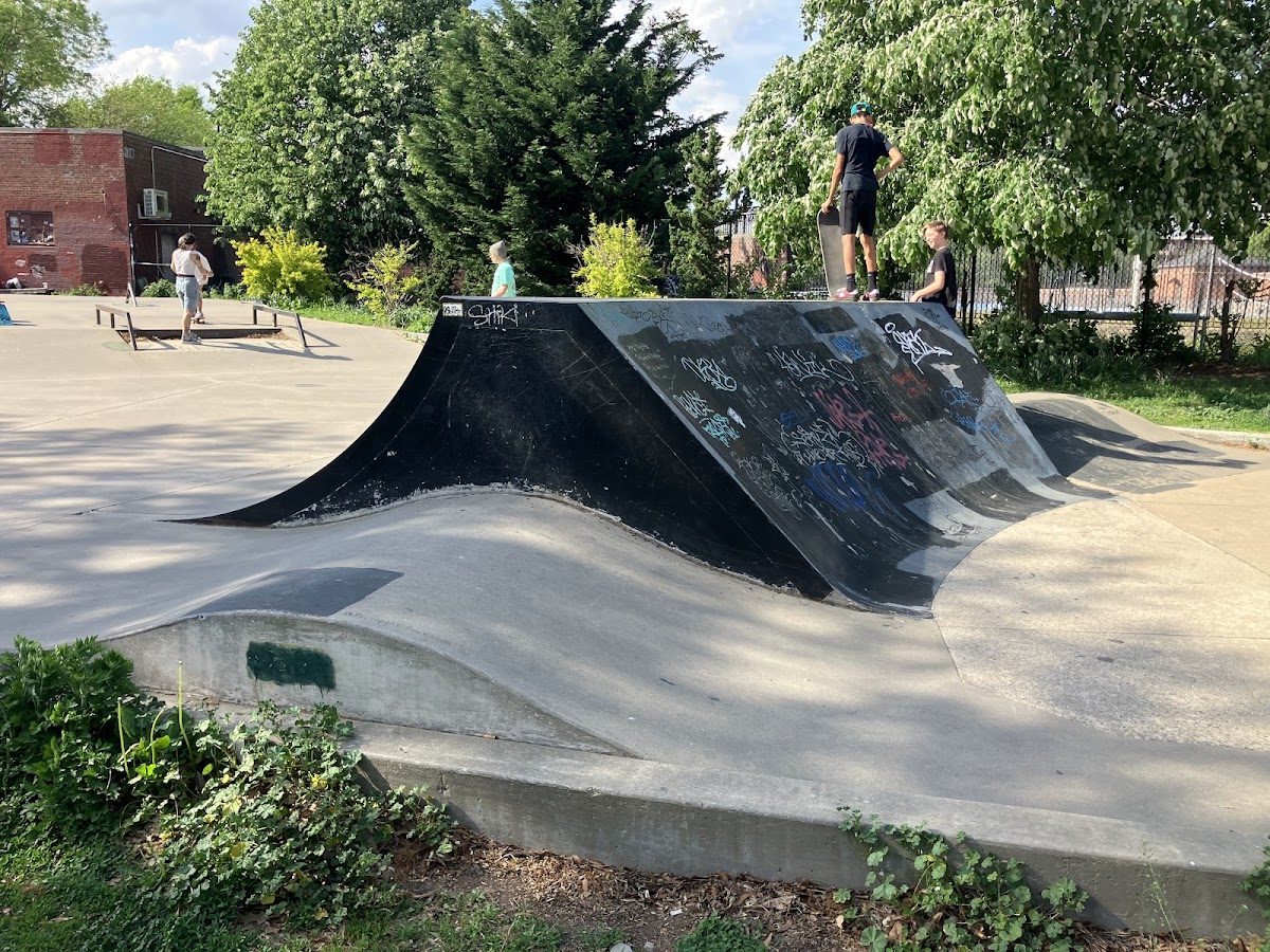 McCarren Skatepark — rollerblading spot in Brooklyn, USA