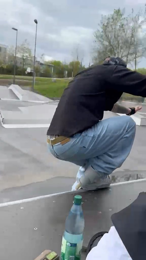 Hopp Like a Bunny #trick #crew #spot #skatepark #session 