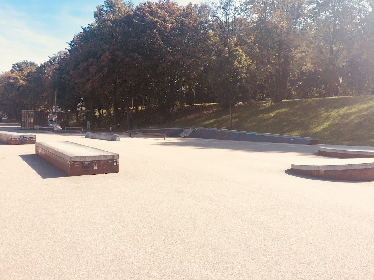 Skatepark Theresienwiese — rollerblading spot in München, Germany