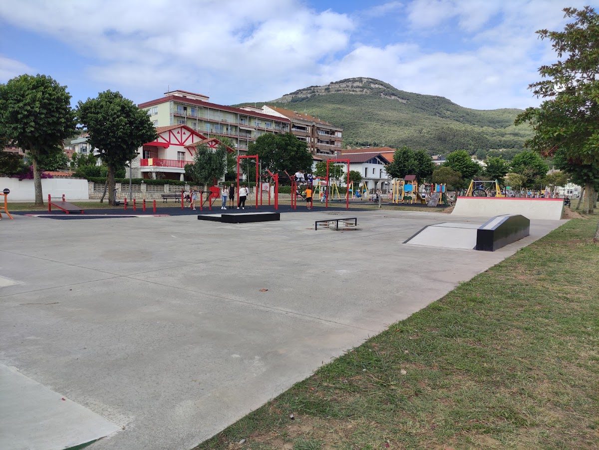 Skatepark Santoña — rollerblading spot in Santoña, Spain