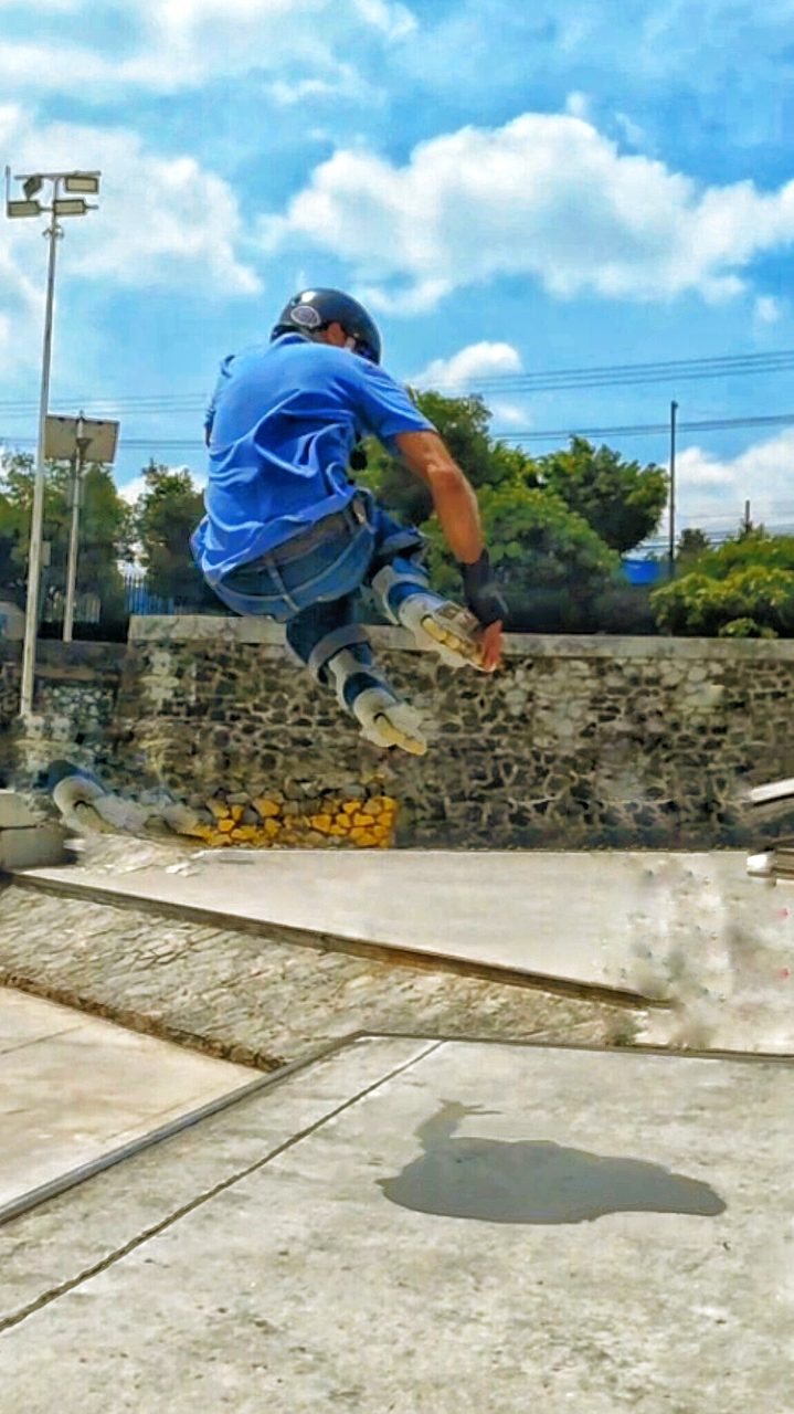 Un vuelito con Grab. Skatepark Cantera