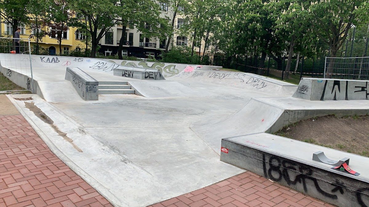 Skatepark im Volkspark Friedrichshain — rollerblading spot in Berlin, Germany