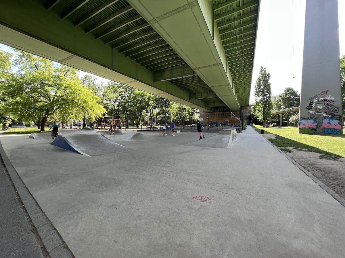 Skate park under Zoo bridge — rollerblading spot in Cologne, Germany