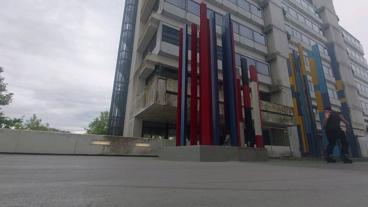 Same spot, same trick. Got it on the first try and finally feeling comfortable 😌  Now I should start working on execution! 

#spot #trick #session #city 
