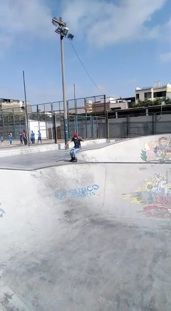 Just carving and Javon fun at Loma Amarilla Skatepark🙌🏻
