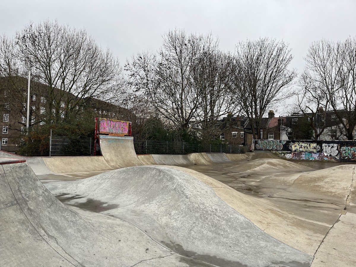 Hackney Concrete Bumps Skatepark — rollerblading spot in London, UK