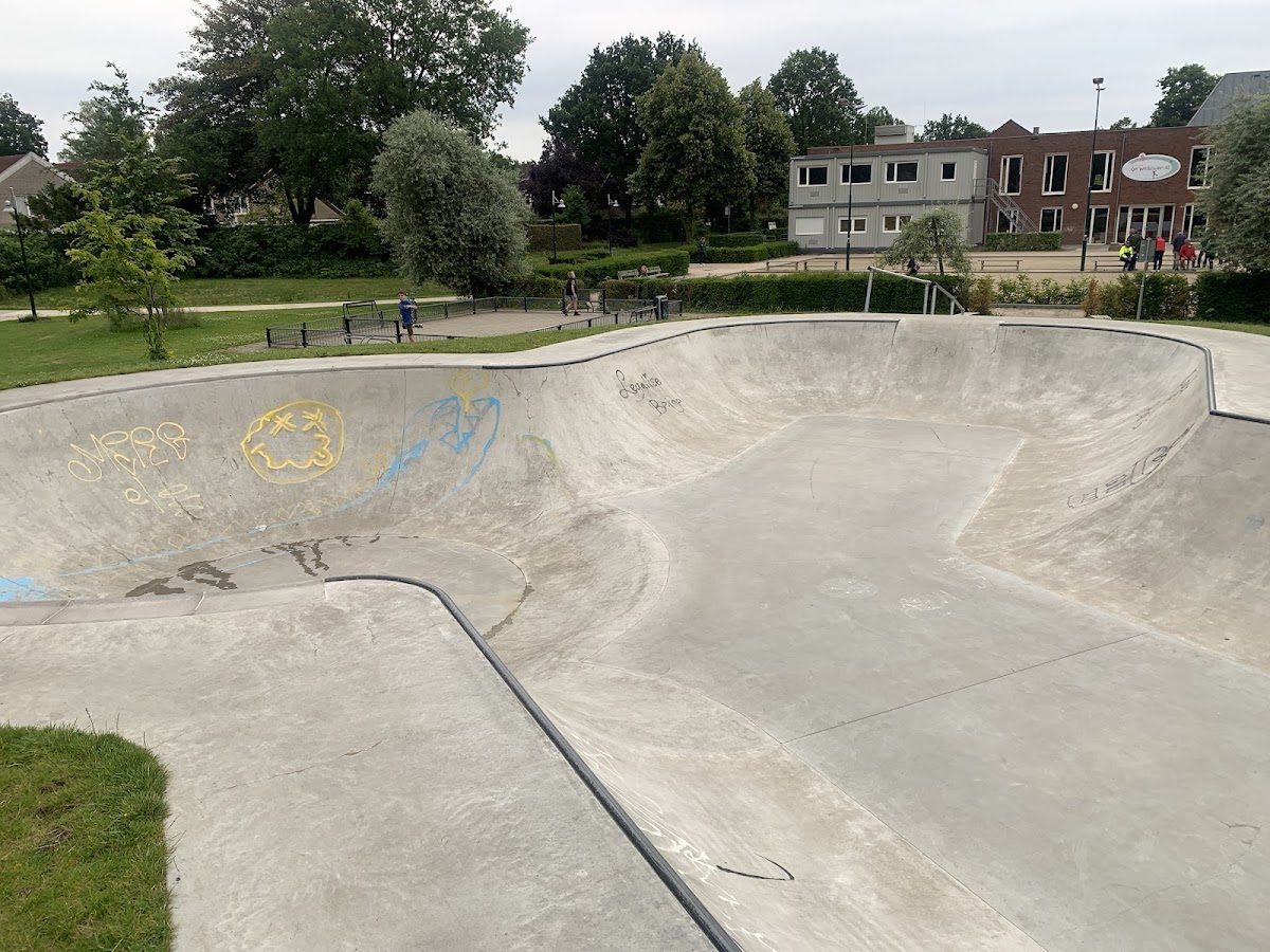 Skatepark Weijerpark — rollerblading spot in Boxmeer, Nederland
