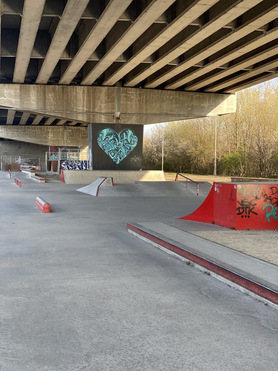 Luxaplast — rollerblading spot in Kortrijk, Belgium