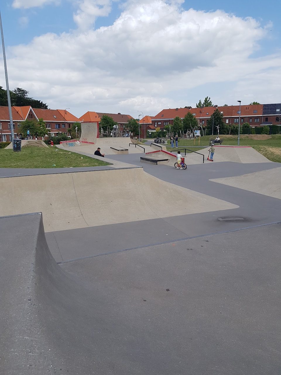 Skatepark en speeltuin 'Witte Molen' — rollerblading spot in Sint-Niklaas, Belgie