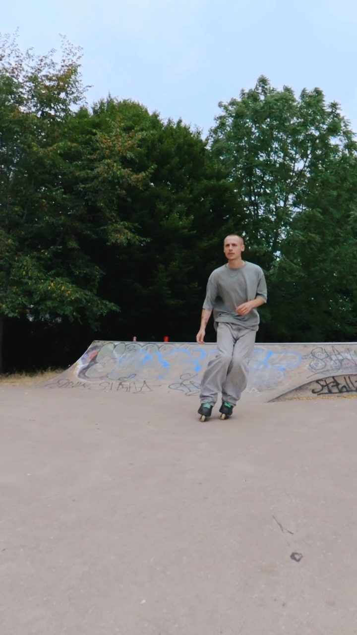 Little jibby ones at local with some new cuff mods
#skatepark #session #razorskates #manchester #UK



