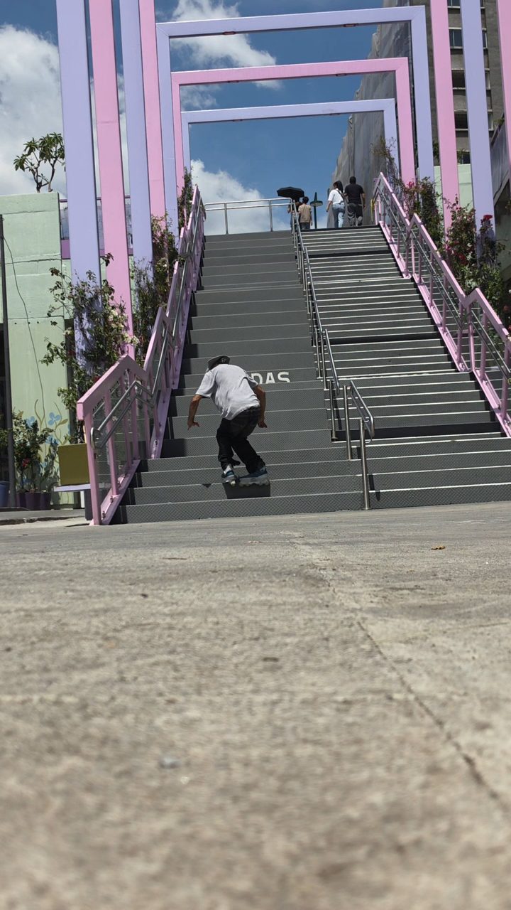 Soul en las gradas del Paseo Flotante CDMX #spot #city 