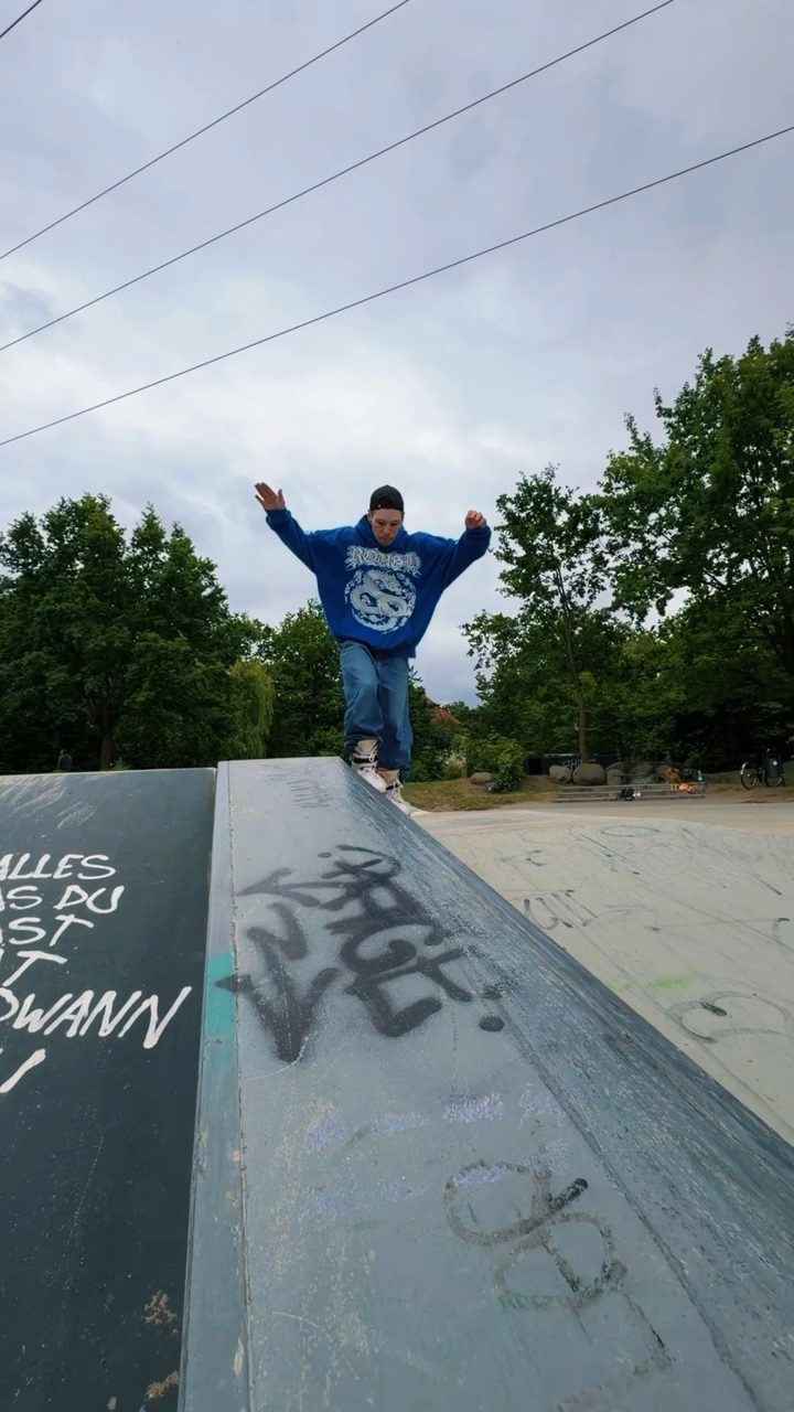 Some basic grinds #skatepark #trick 