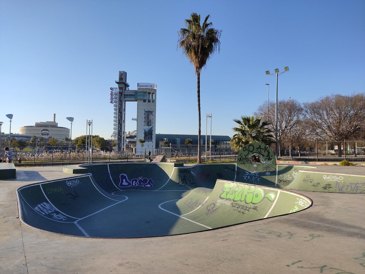 Skatepark Plaza De Armas — rollerblading spot in Sevilla, Spain