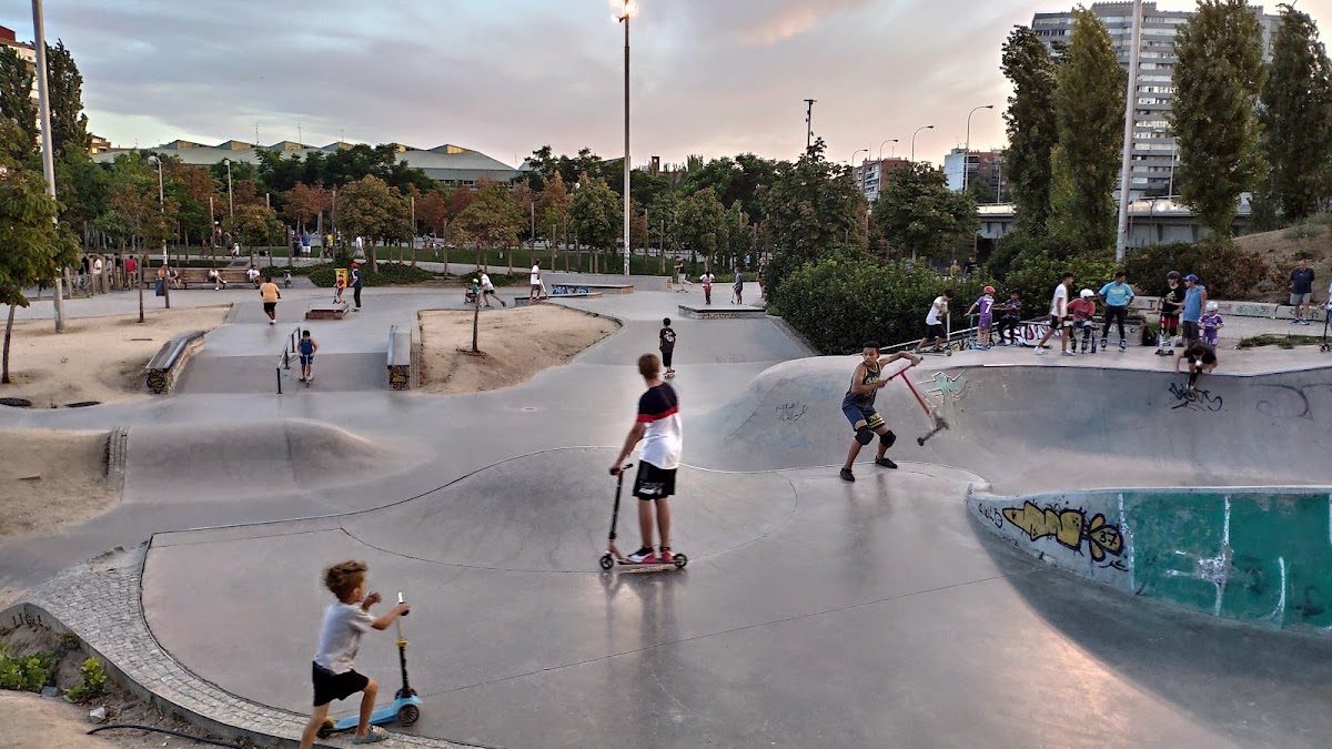 Skatepark Ignacio Echeverría skateboard hero - Madrid Río — rollerblading spot in Madrid, Spain