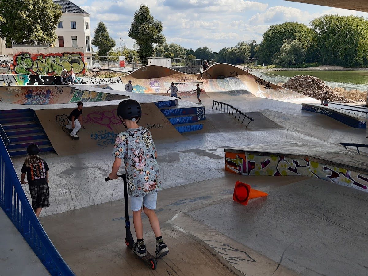 Skatepark Blauwe Golven — rollerblading spot in Arnhem, Nederland