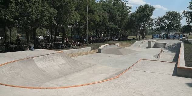 Daru-domb Skatepark, Csepel — rollerblading spot in Budapest, Magyarország