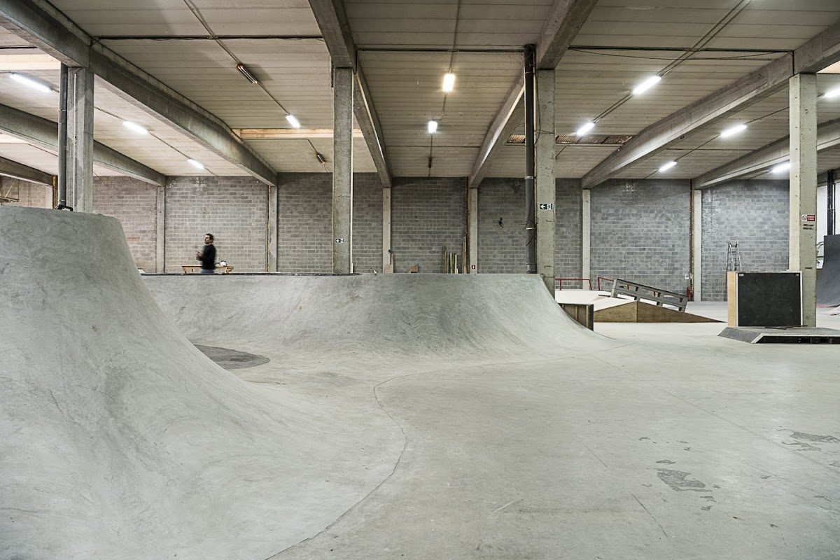 Byrrrh and skate — rollerblading spot in Anderlecht, Belgie