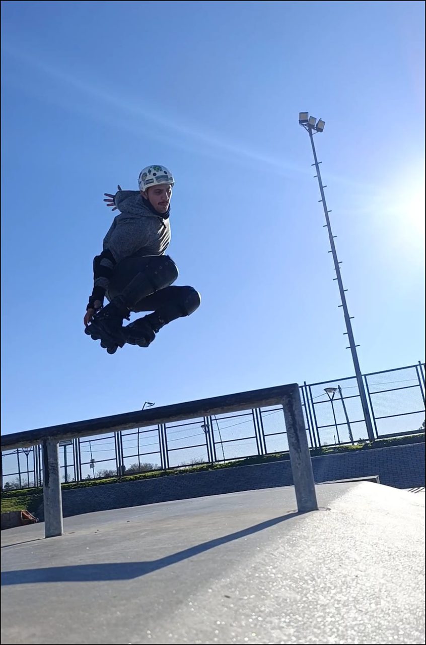 Flying in Patos park 👽 #spot #skatepark #session 