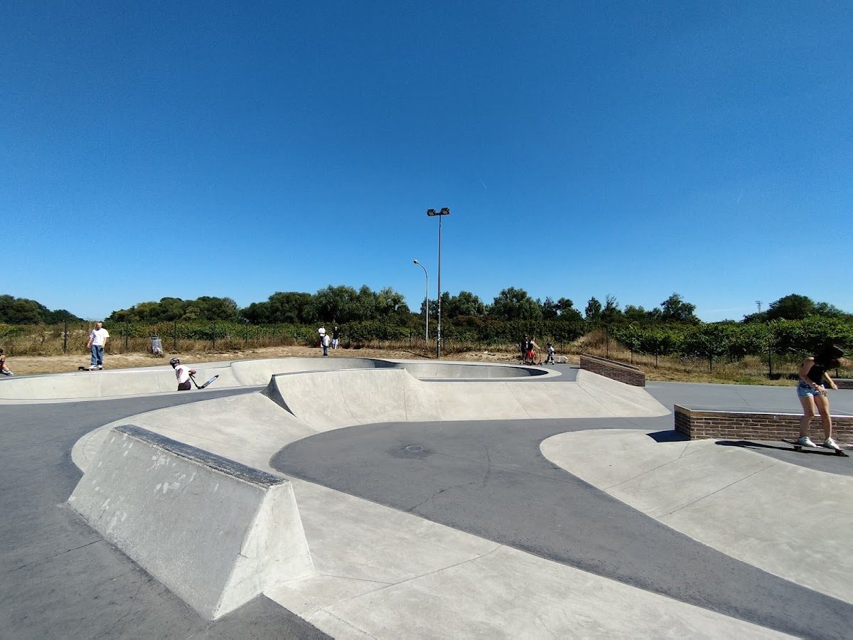 Skatepark du Grand Large — rollerblading spot in Mons, Belgie