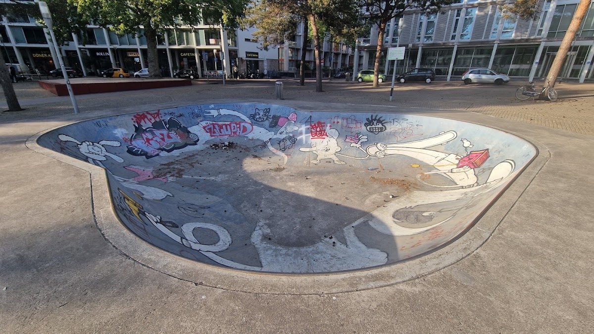 Skatebaan Stationsplein — rollerblading spot in Apeldoorn, Nederland