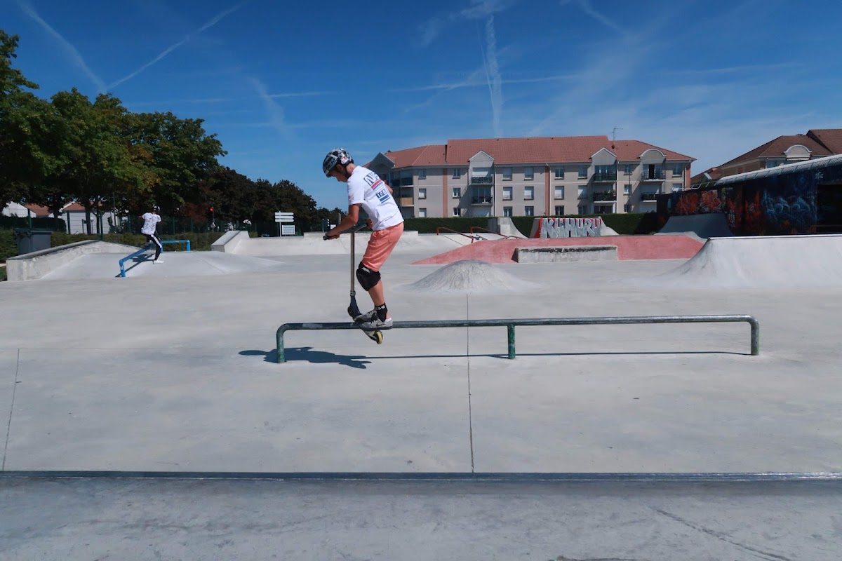 Skatepark De Cergy — rollerblading spot in Éragny, France