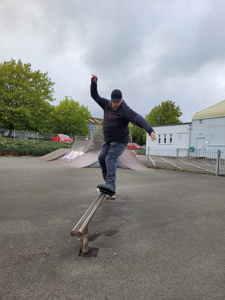 Quick session before the rain.... Soul grind its been a while #spot #trick #skatepark #learningoldtricks
