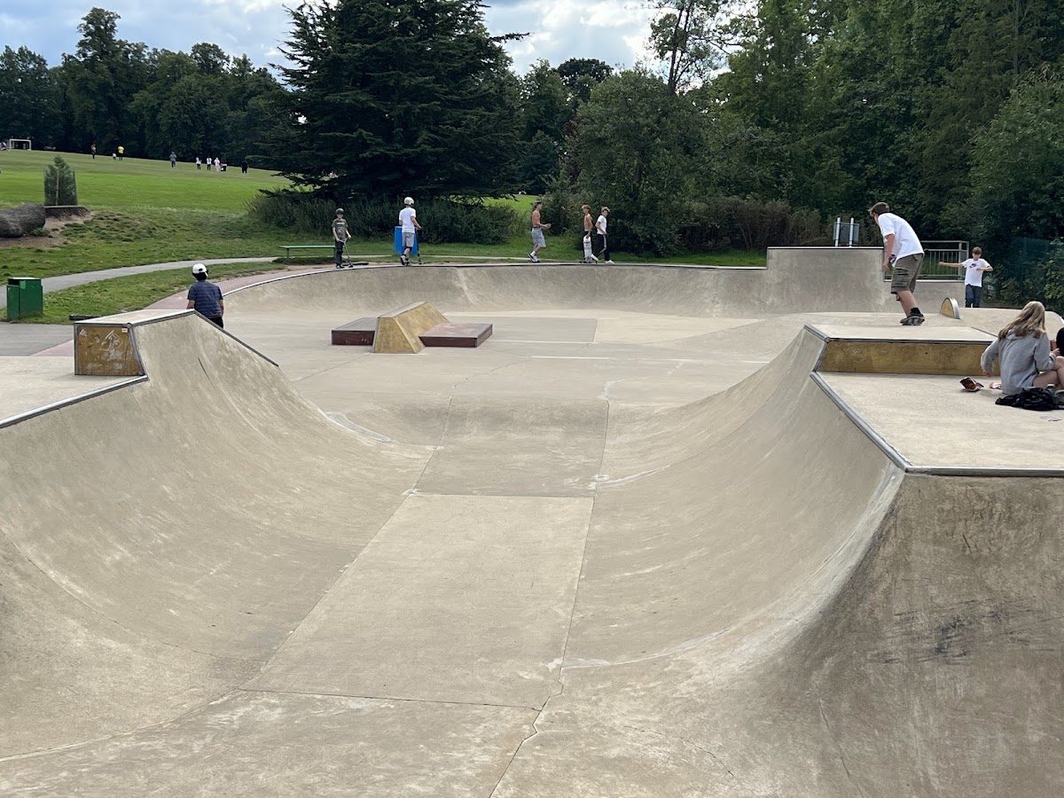 Guildford Skatepark — rollerblading spot in Guildford, UK