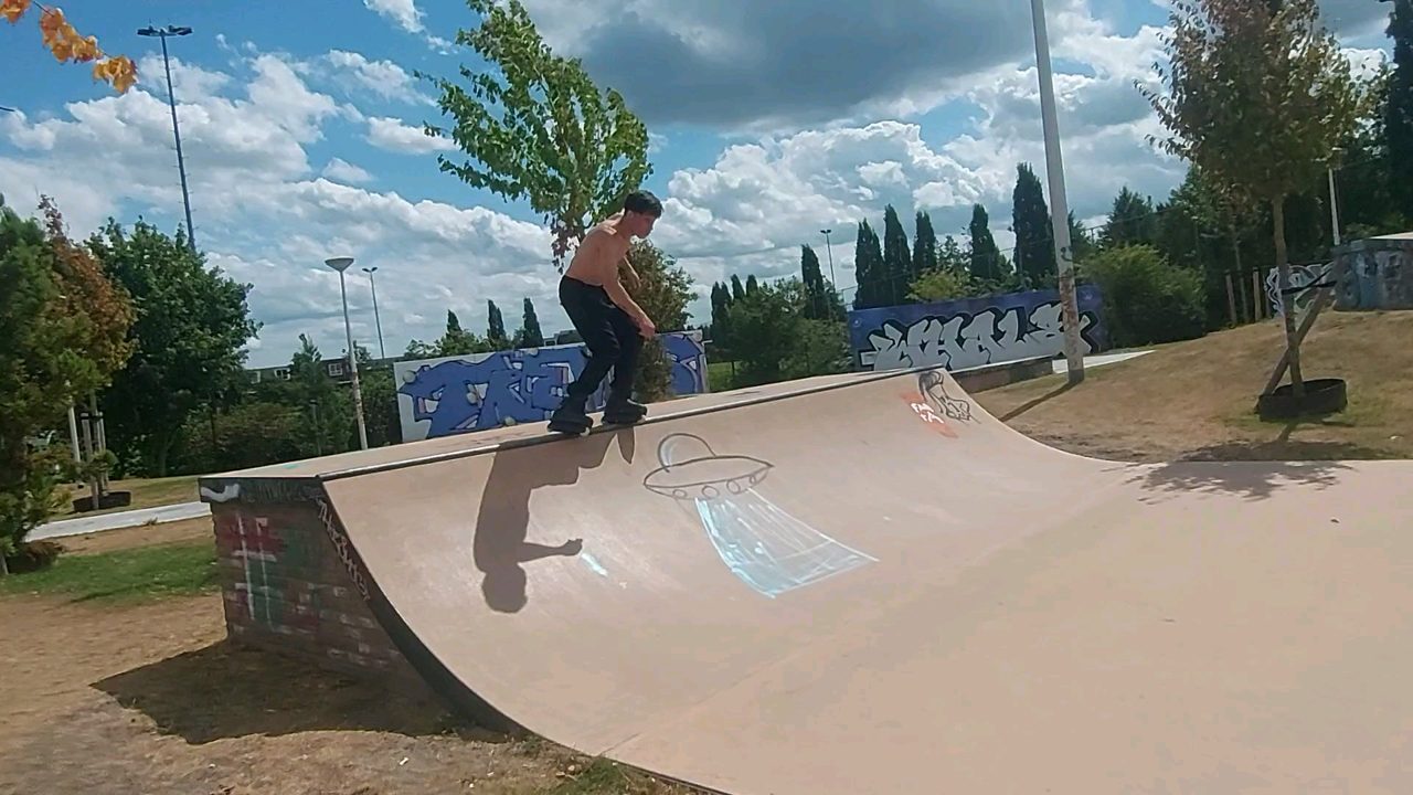 True mizu & backside unity 180-out

#skatepark #session #friends #crew #trick #spot 