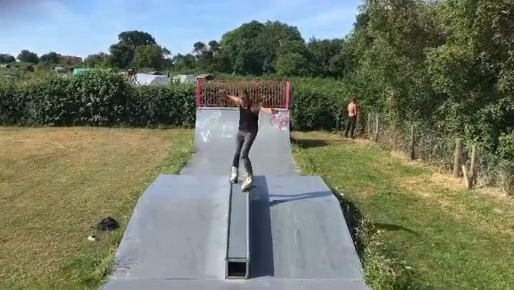 When your legs don’t work like they used to before. 😂😂😂 #skatepark #session #spot #trick #crew #competition #city #friends 