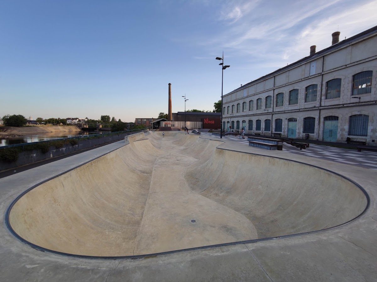 Skatepark de Châtellerault La Manu — rollerblading spot in Châtellerault, France