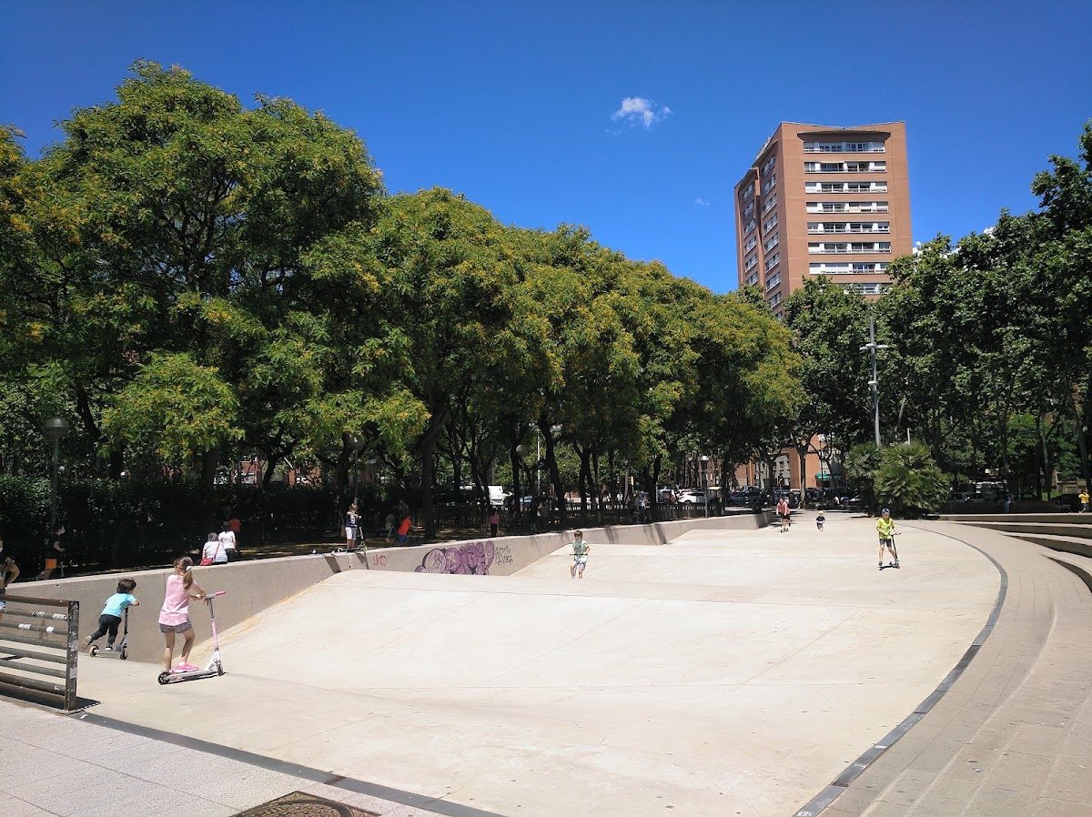 Olas — rollerblading spot in Lase, Spain