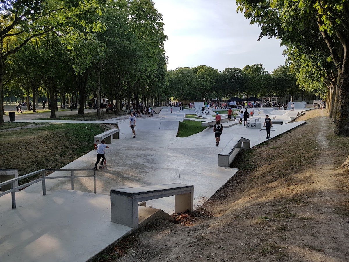Skatepark Le Grand Jard — rollerblading spot in Tours-sur-Marne, France