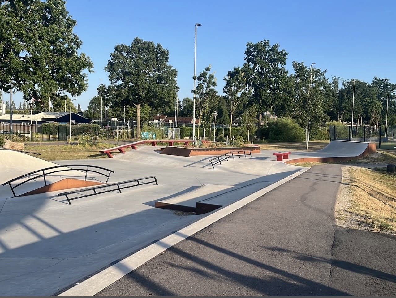 Skatepark Urban Sportpark Goes by Nine Yards Skateparks — Wilhelminadorp, Nederland (photo 3)