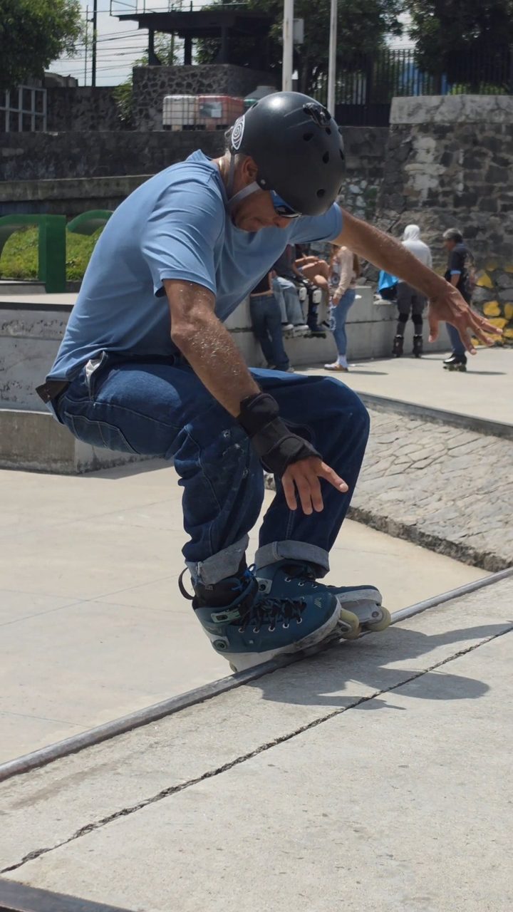 The Cab Driver on the Wave (Quarter copping) Skatepark Cantera