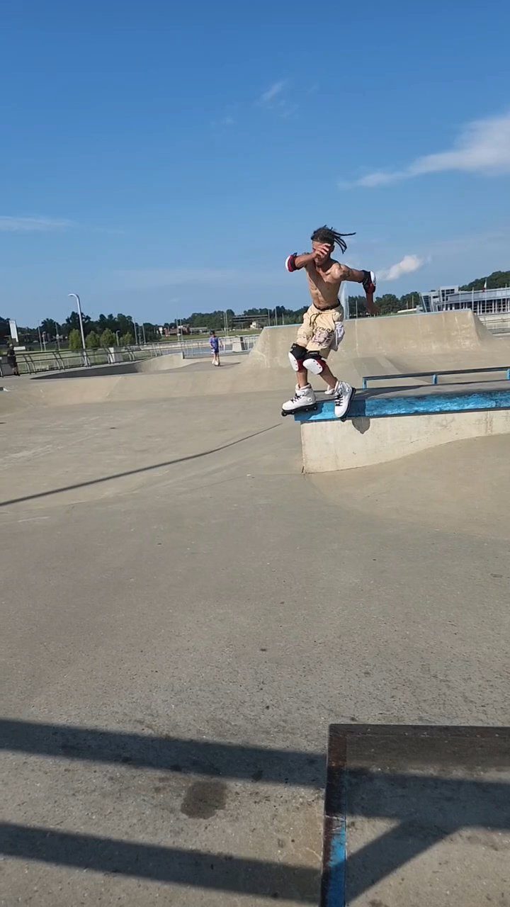 Pornstar grind still working out the kinks 
#trick #skatepark #session 