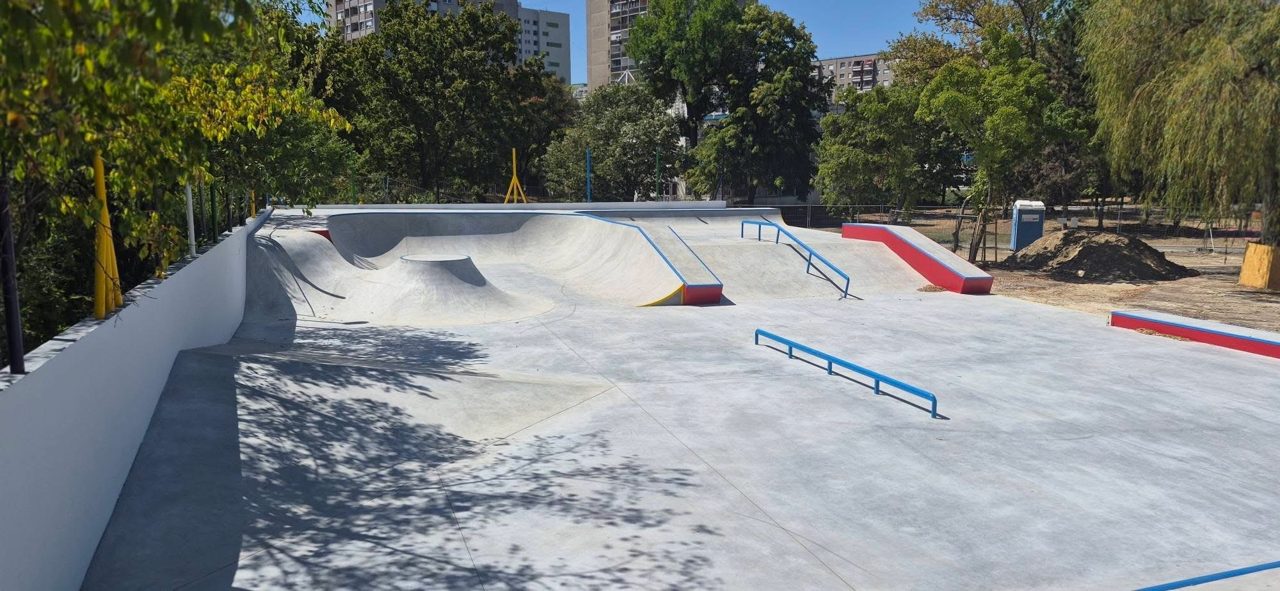 Békásmegyer skatepark — rollerblading spot in Budapest, Magyarország