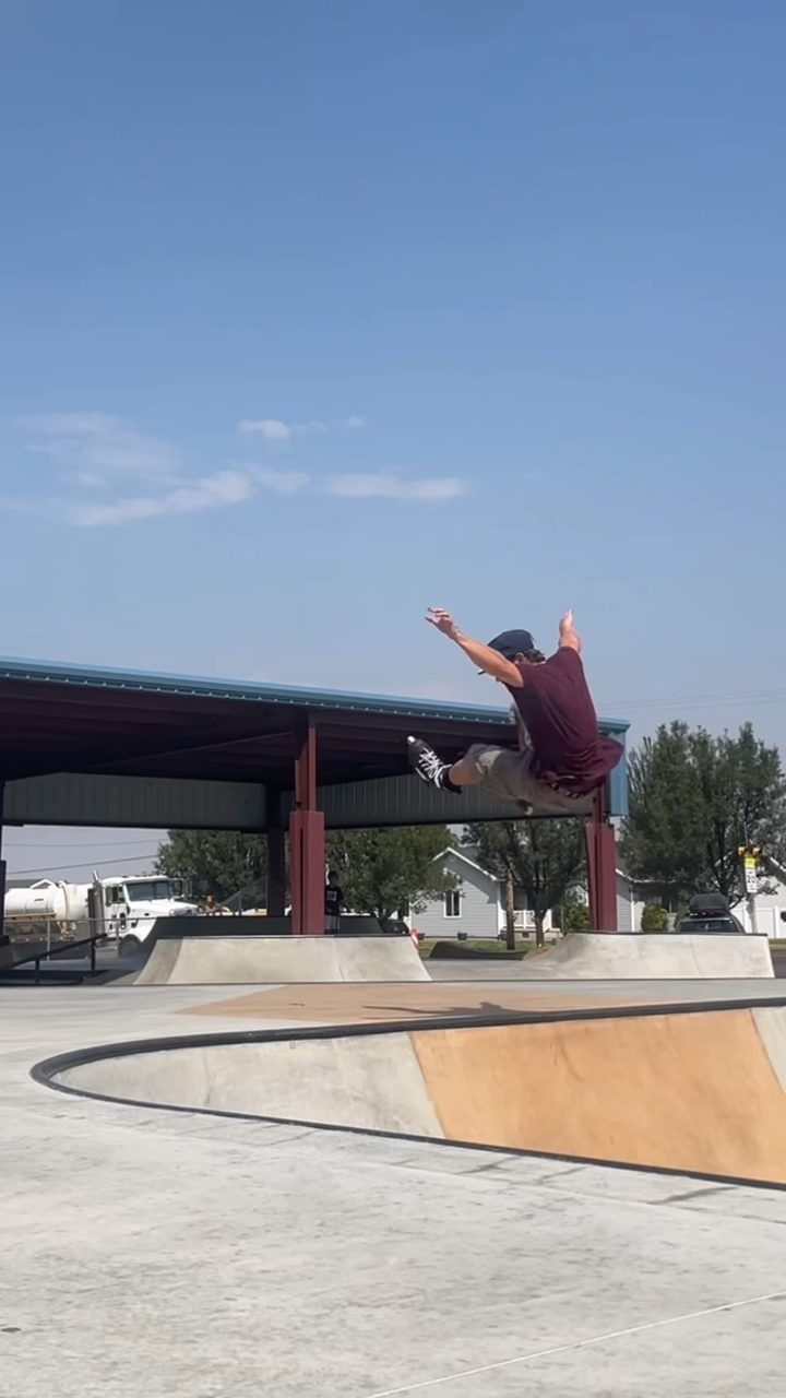Quick solo sesh and almost died #skatepark 